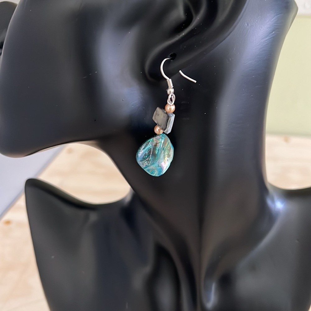 Dangle Shell Earrings Handmade - Picture 5 of 6